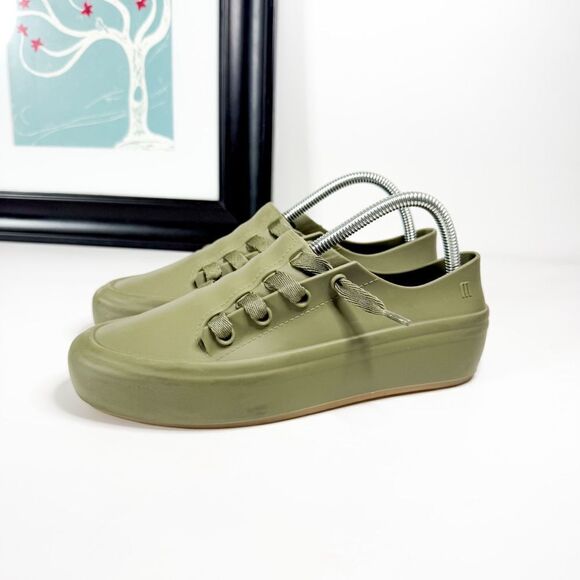 Melissa Possession Sneaker in Olive Green | Size 8 | Waterproof & Vegan - Picture 3 of 10